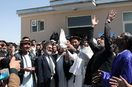 Government officials in south-eastern Paktya province releasing doves after participating in a television debate. Photo: Dilawar Khan Dilawar / UNAMA