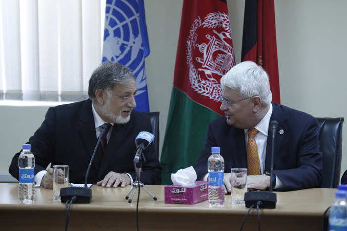 While in Kabul, Mr. Ladsous (right) met with the head of the Independent Election Commission of Afghanistan, Ahmad Yusuf Nuristani. Photo: Fardin Waezi / UNAMA
