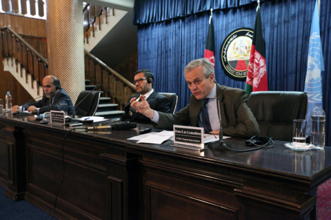 The UNODC’s Regional Representative, Jean-Luc Lemahieu (right), told the news conference in Kabul that as the country goes through transition, “we need to make sure that the international and regional communities are helping Afghanistan” to embrace licit economy. Photo: Eric Kanalstein / UNAMA