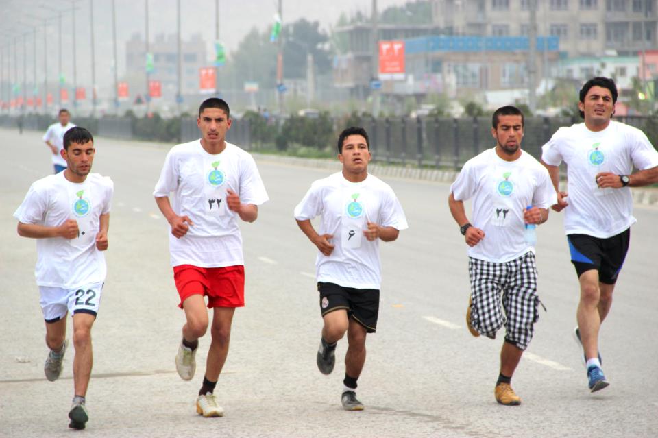 Afghanistan’s national marathon players run in the capital, Kabul, on the occasion of the International Mother Earth Day on 22 April 2013. Photo courtesy: Green Club – Afghanistan’