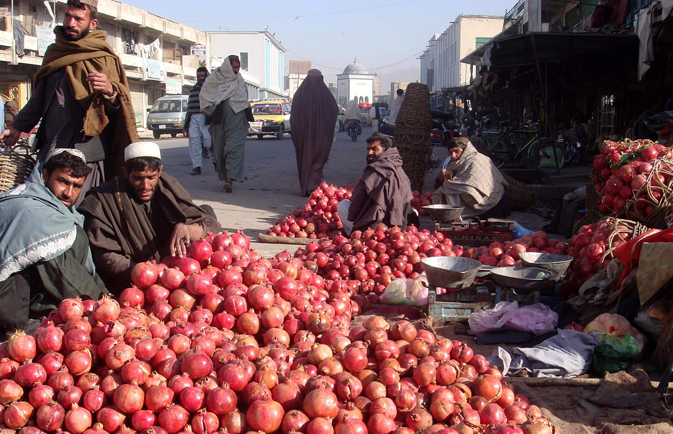 Fruit venders selling pomegranate in the street of southern Kandahar province. Photo: UNAMA / Shoib