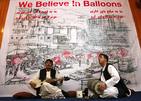 "We Believe in Balloons" peace campaign launched in Kabul, 18 February 2013. Photo: UNAMA / Fardin Waezi